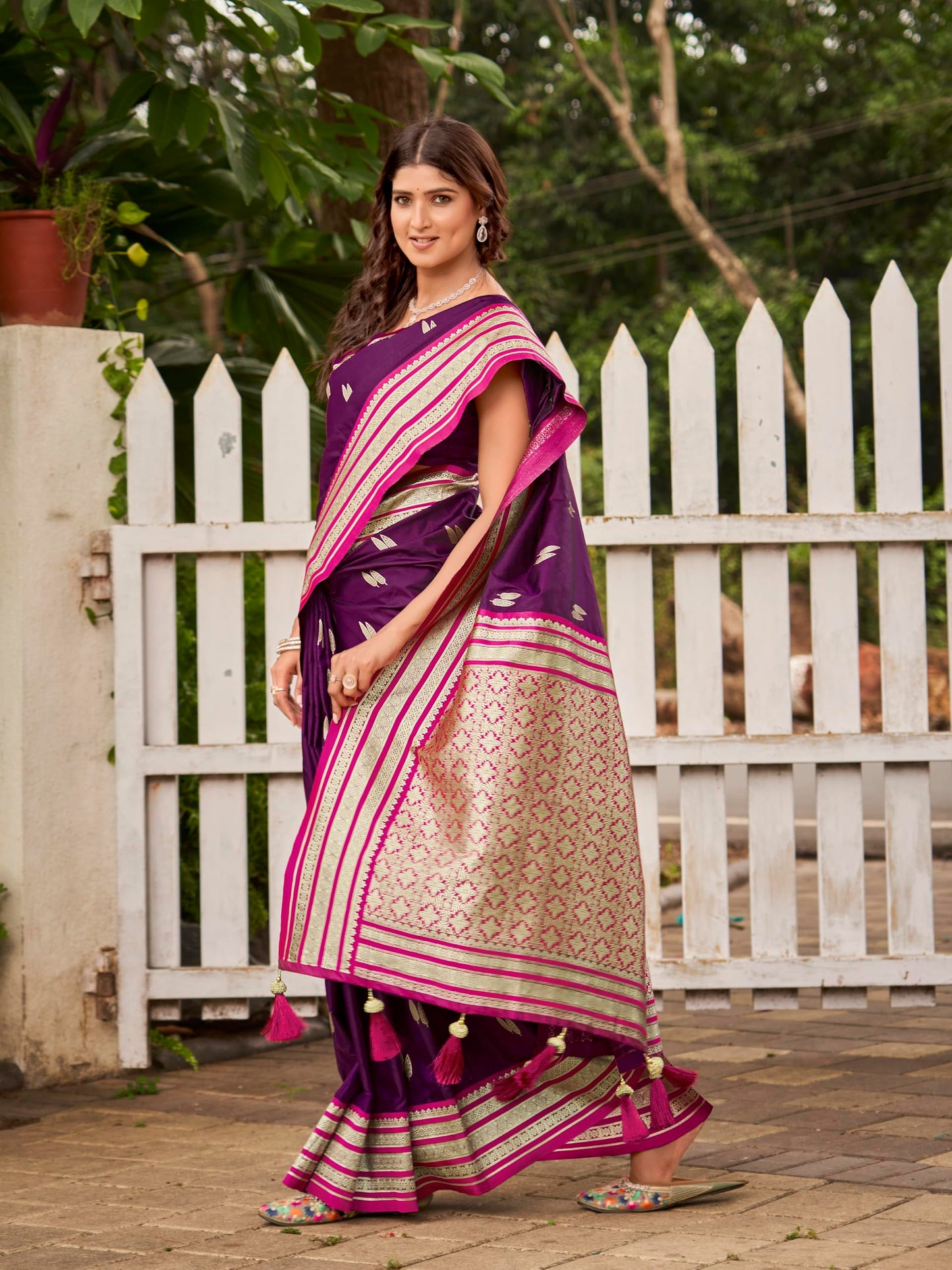 MANOHARI Women's Most Trendy Banarasi Satin Silk Woven Magenta Flower Pattern Saree With Heavy Jacquard Work Saree With Blouse Piece_MN2037
