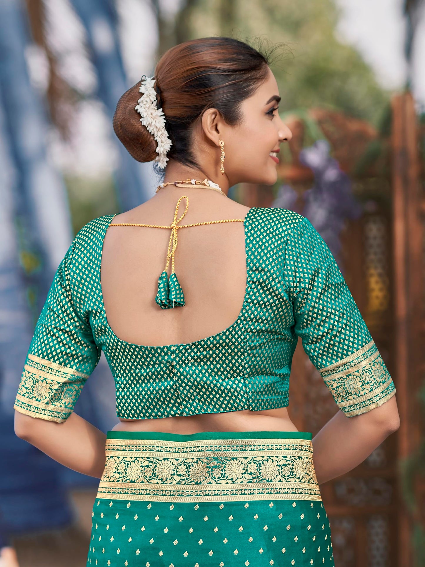 MANOHARI Women's Most Trendy Banarasi Satin Silk Woven Green Saree With Heavy Jacquard Work Saree With Blouse Piece_MN1995