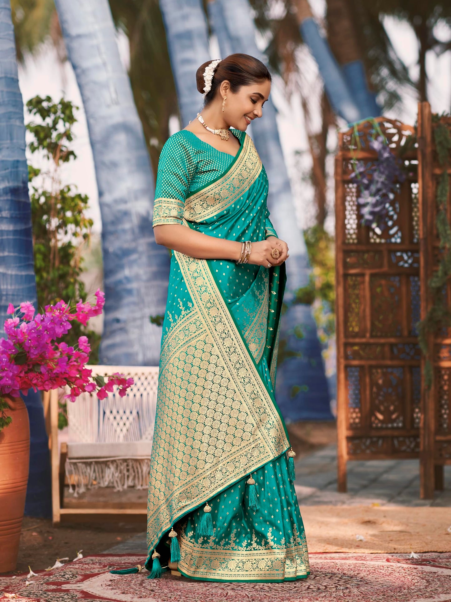 MANOHARI Women's Most Trendy Banarasi Satin Silk Woven Green Saree With Heavy Jacquard Work Saree With Blouse Piece_MN1995