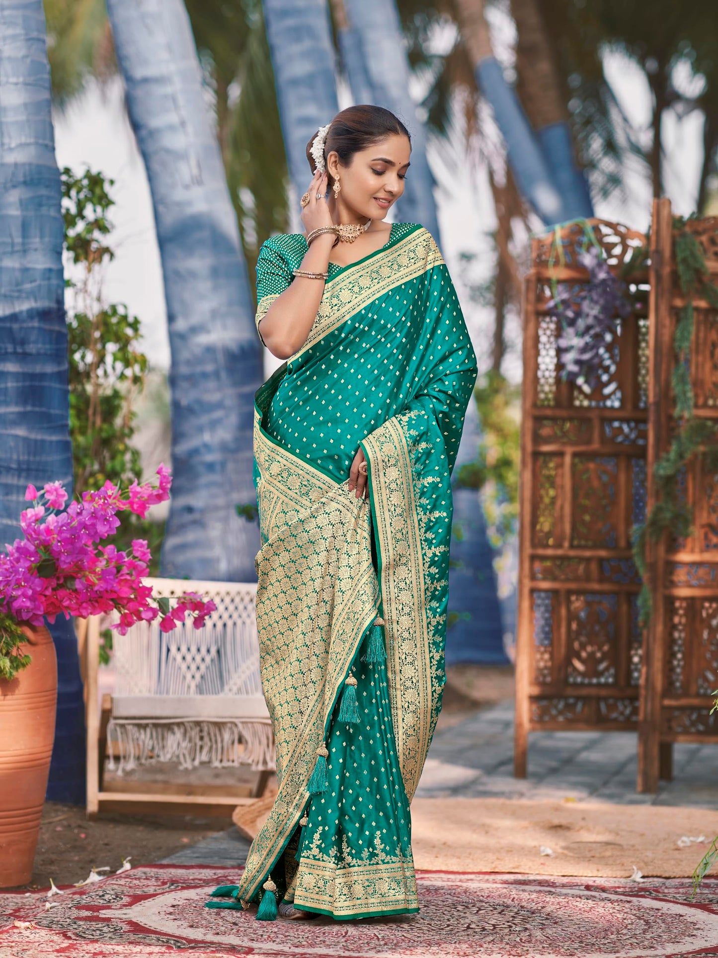MANOHARI Women's Most Trendy Banarasi Satin Silk Woven Green Saree With Heavy Jacquard Work Saree With Blouse Piece_MN1995