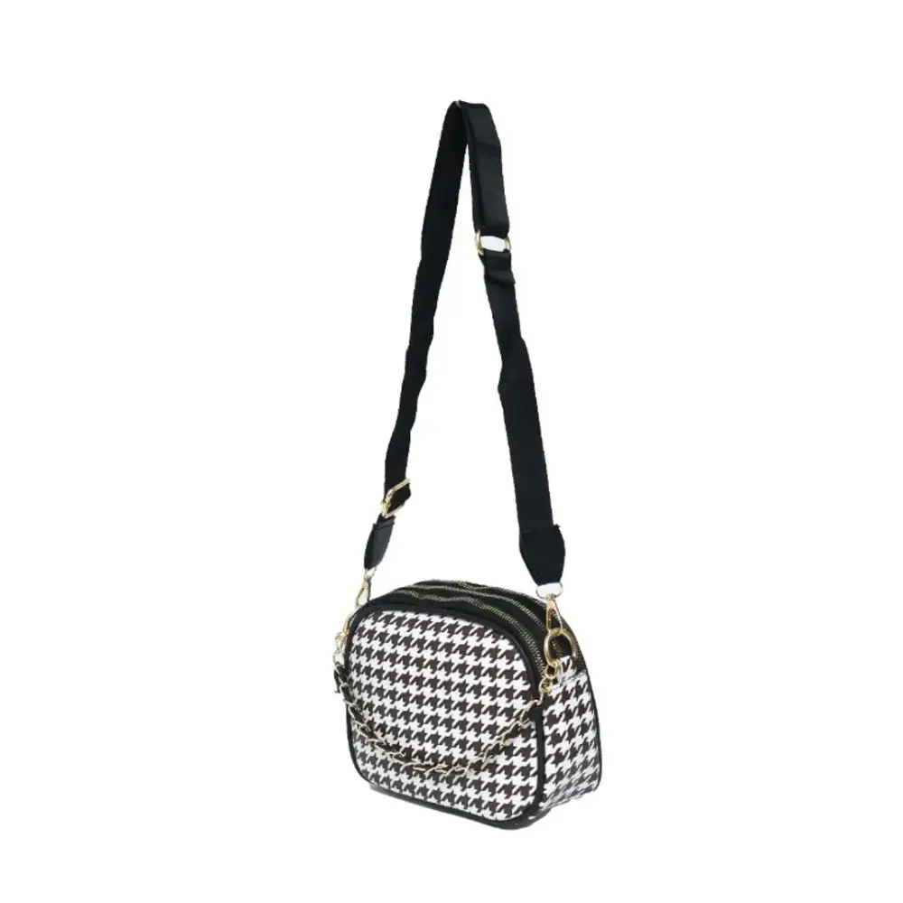 Classic chain style sling bag 