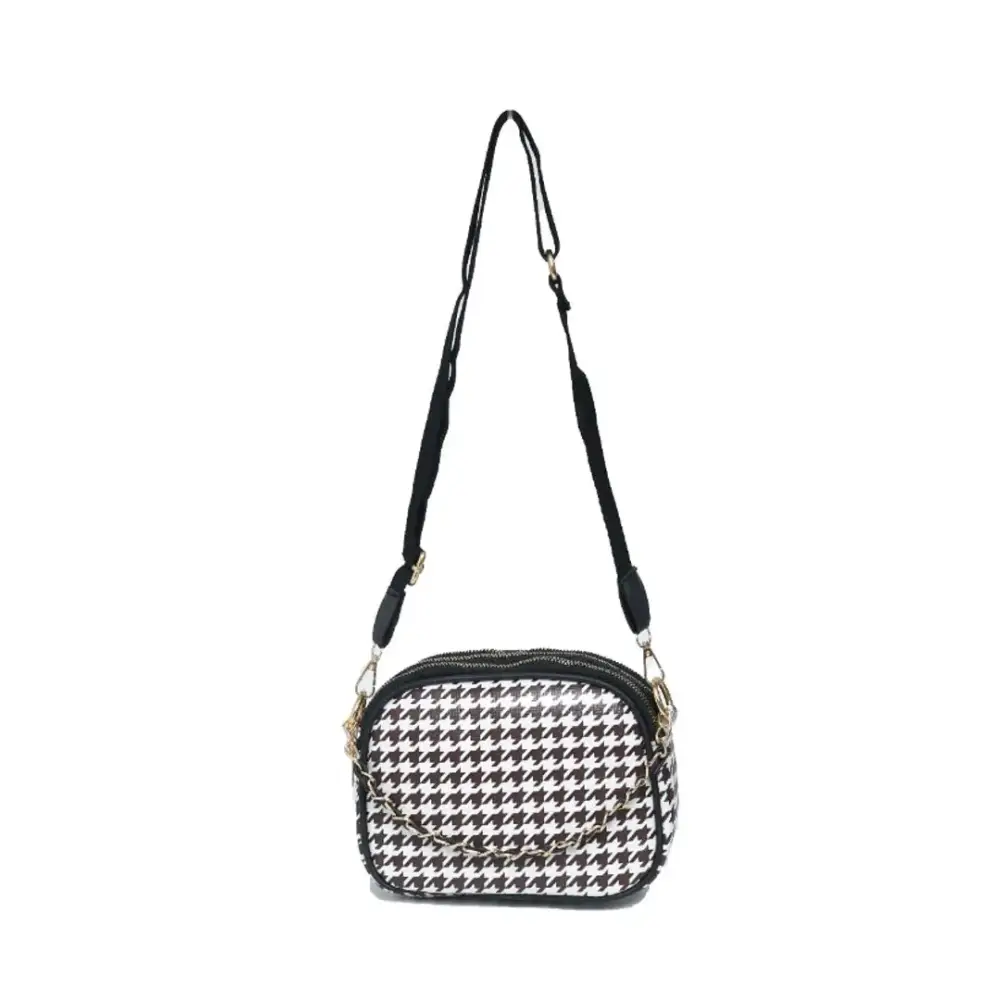 Classic chain style sling bag 