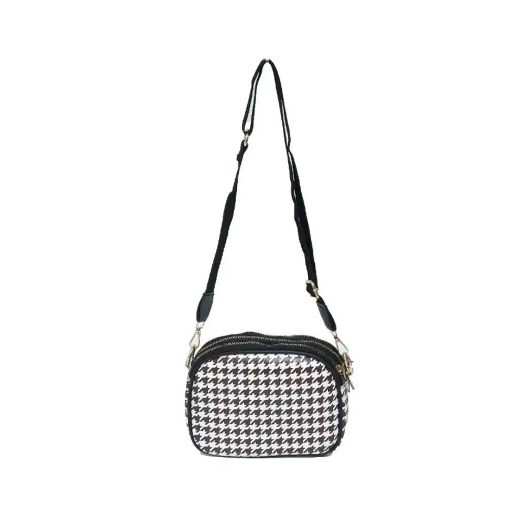 Classic chain style sling bag 