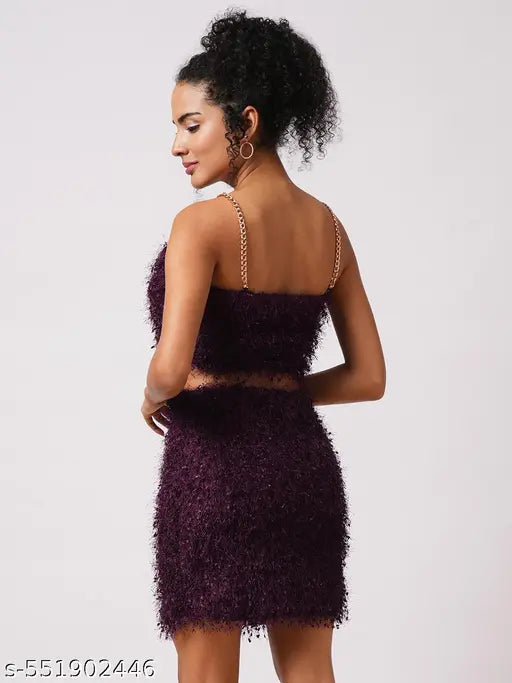 Globus Women Burgundy  Neck Chain Strap Shoulder Faux Fur Crop Top With Mini Skirt Party Co-Ord Set