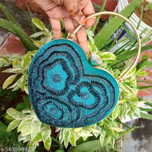 MaFs Emb Heart Clutch