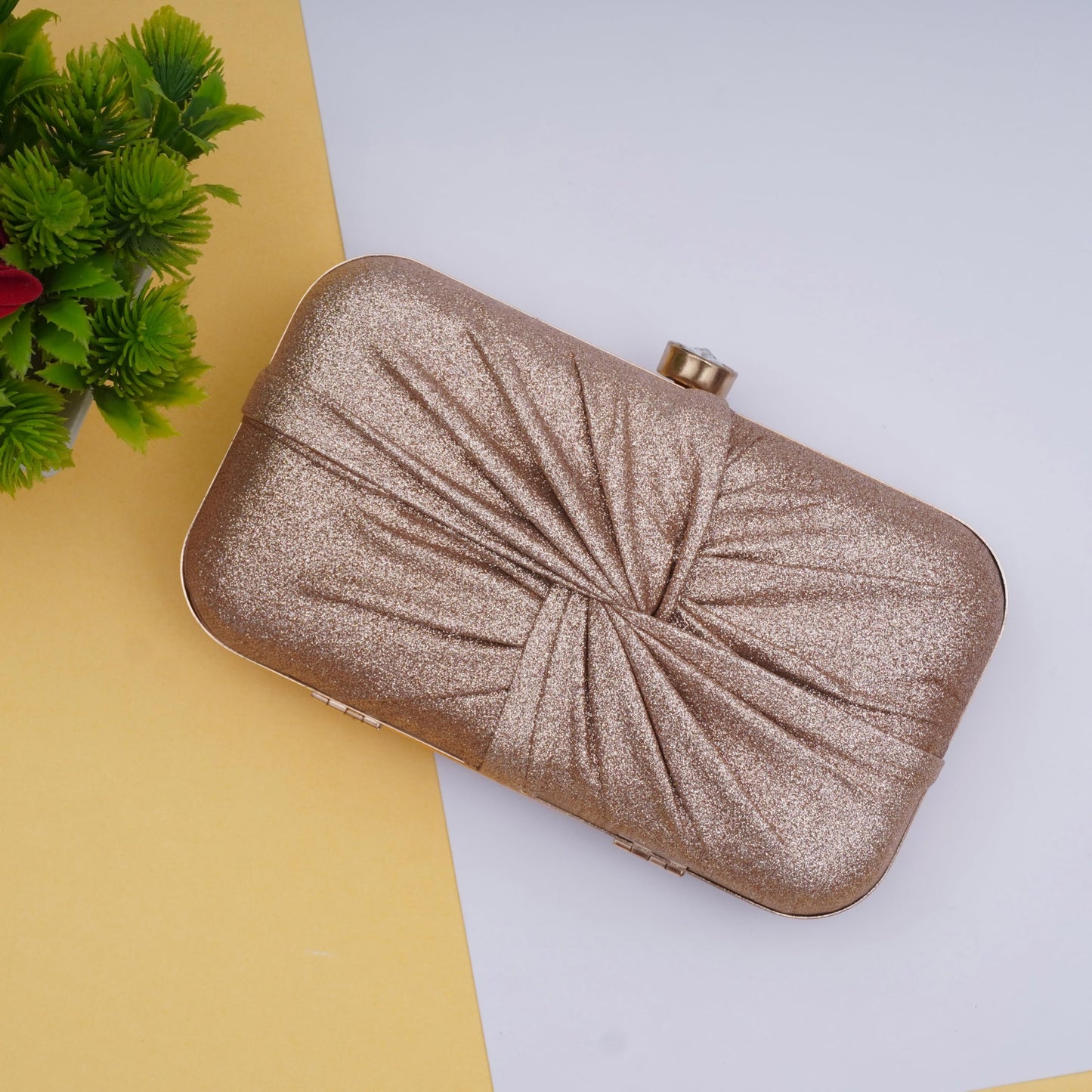 For The Beautiful You Women's Clutch (Gu-Mu) (Peach)